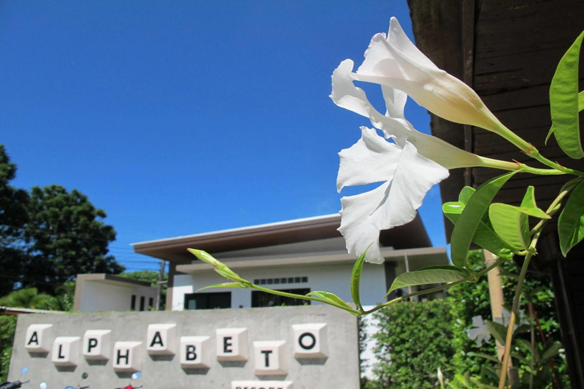 Alphabeto Resort Nai Harn Dış mekan fotoğraf